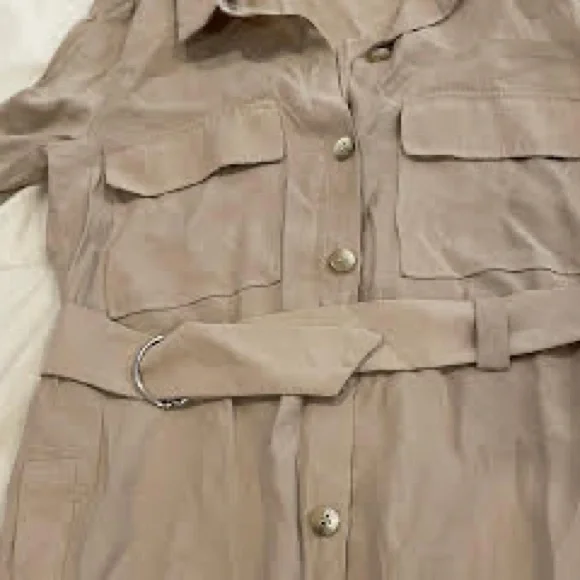 Buttoned dress - Picture 3 of 7